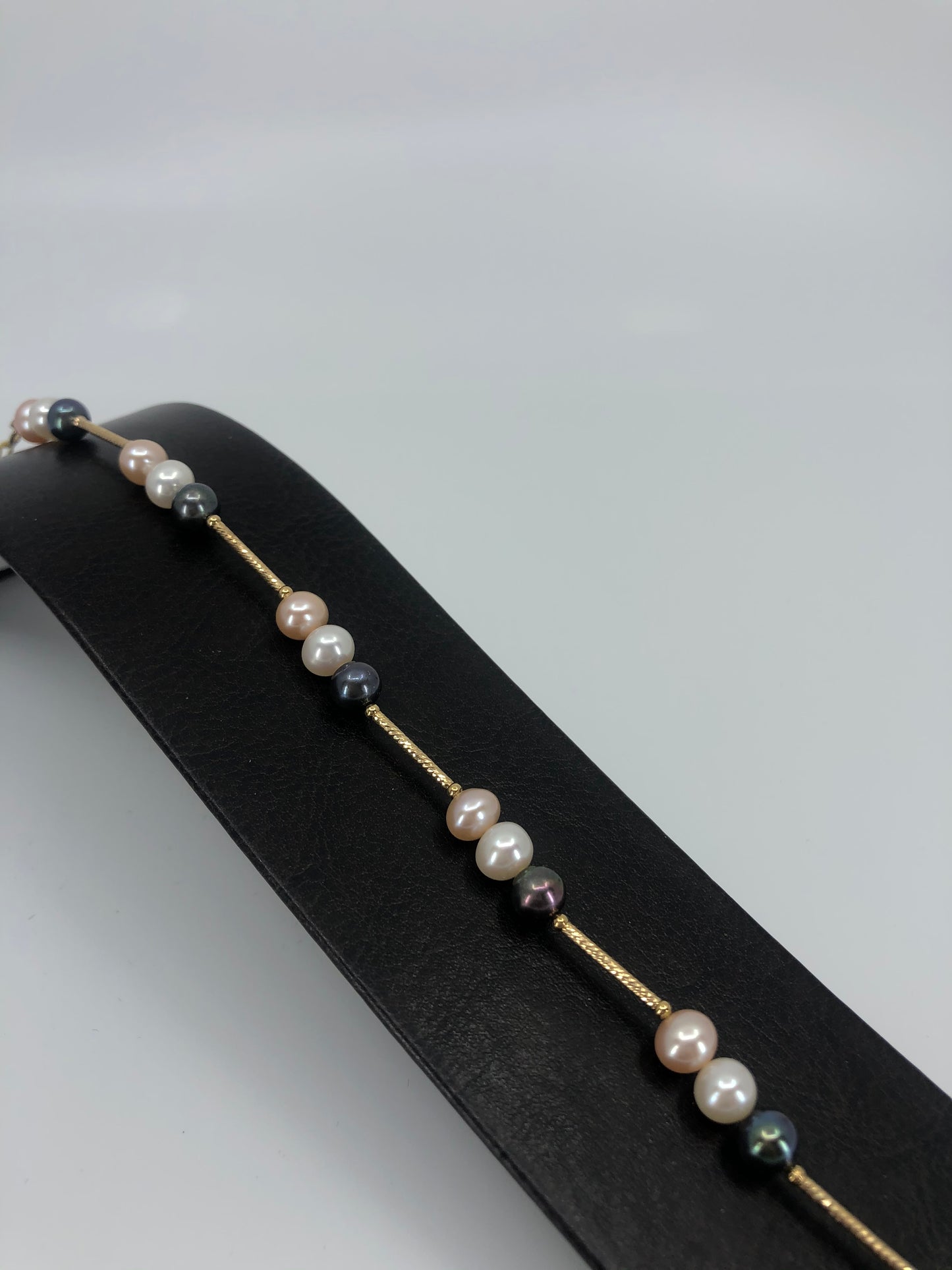 Tri-Color Pearl Braclet