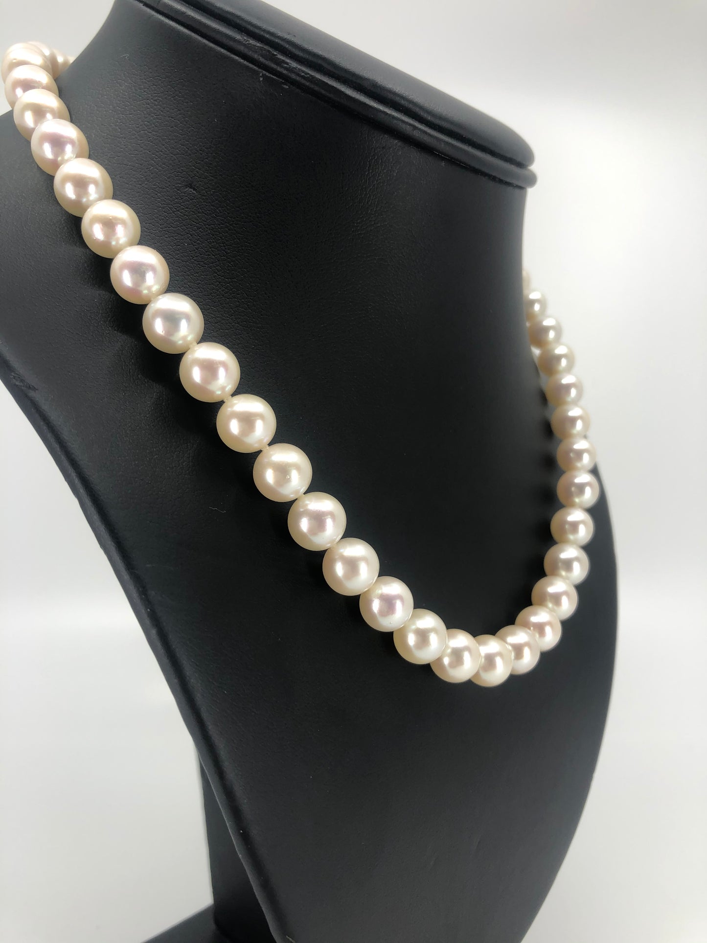 White South Sea Pearl Necklace