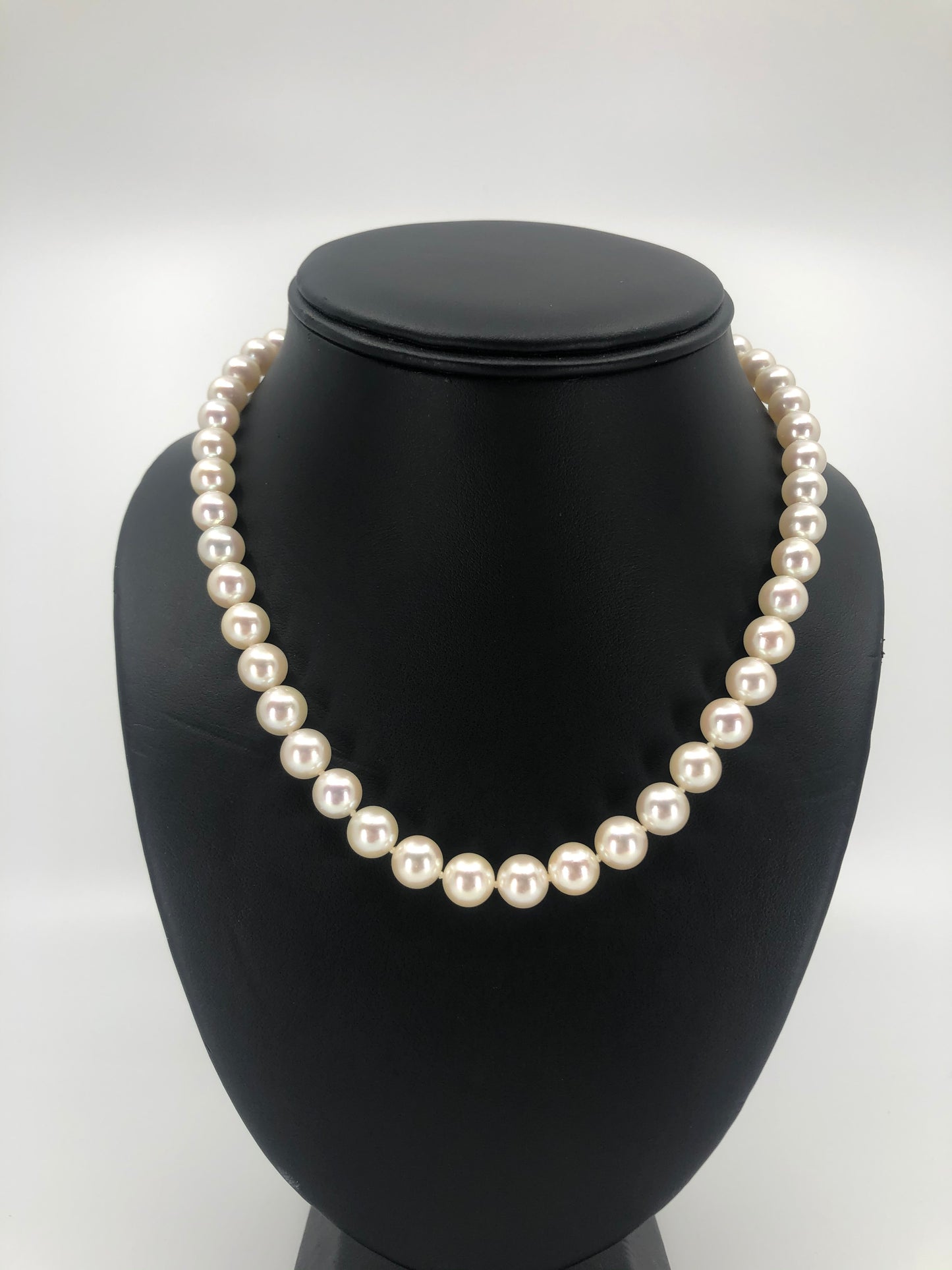 White South Sea Pearl Necklace